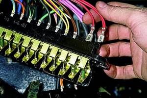 Реле бензонасоса ваз 2131 инжектор где находится