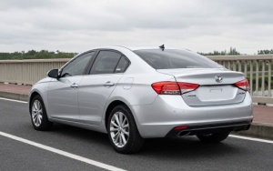 Lada Vesta 2020: выход новой версии российского бестселлера с современными комплектациями и практичными моторами от 600 тыс. рублей