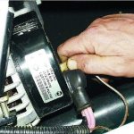 отсоединяем провода от Д вывода генератора