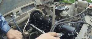 Checking and adjusting valve clearances on Niva 2121