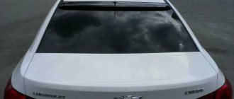 Заднее стекло автомобиля